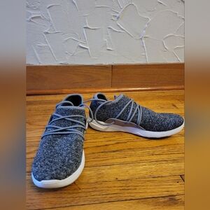 Sz 7 VESSI cityscape Gray Knit Women Sneakers